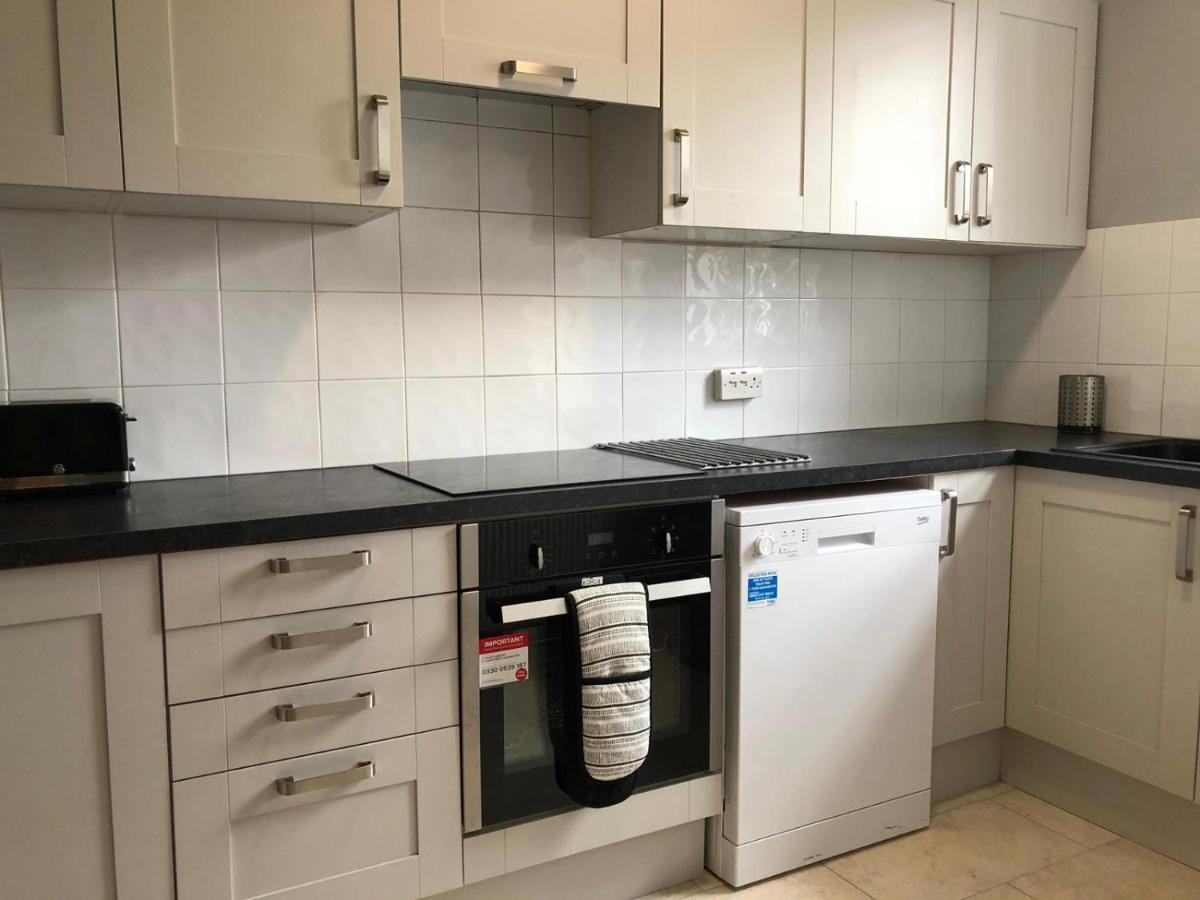 Entire Flat Very Comfortable 1 Bedroom Лондон Экстерьер фото